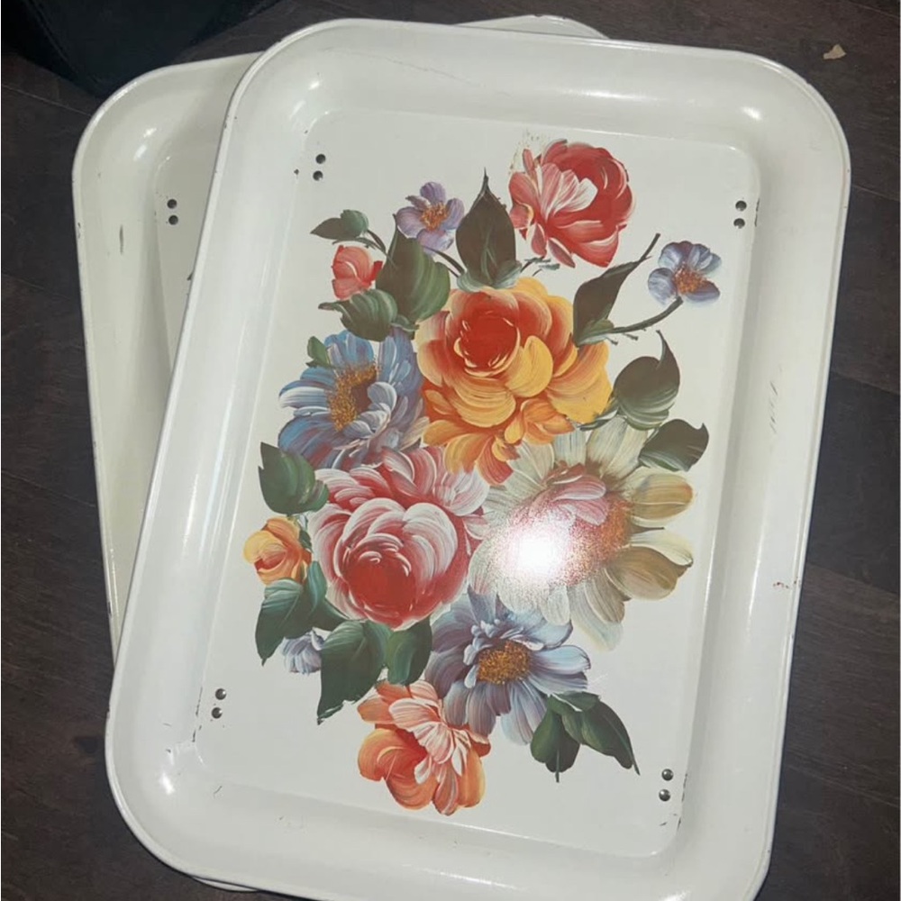 Vintage Floral Metal Serving Trays (Set of 2) – Retro 70s Flower Design